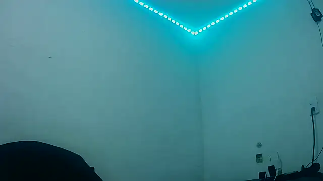 _Emily_Stiv - 2 fingers in ass