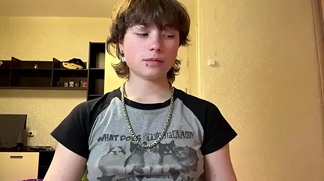 Nellyts - something secret involving a vibrator