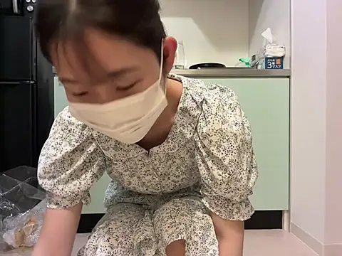 Tsumugi_tsumu - 上の服脱ぎ脱ぎ❤︎