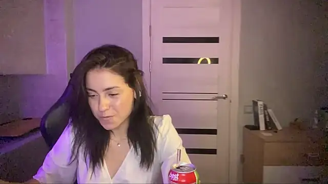 AngelNathanson - Topless for 3 minutes