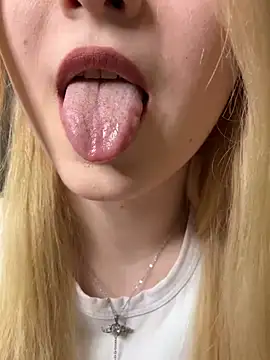CocosikRay - finger blowjob + close up