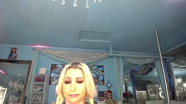 ADRIANNA_FOX - show tits