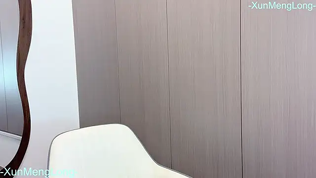 -XunMengLong- - 只穿内衣播10分钟
