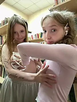 Bambi_lu - Jenny TOPLESS! no bra 30 sec! no cover!