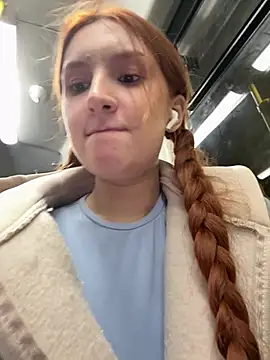 Katexxxx - spy nipples under top 😱