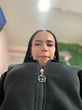 Naatalia - Pussy happy in my work