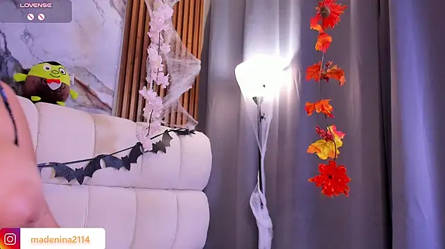 Madeleine2112 - Madeleine suck Tits Fulll milk x5min