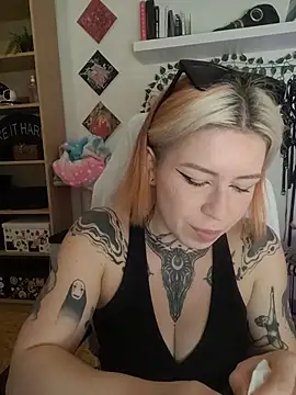 Divine_eve - top off and tits play