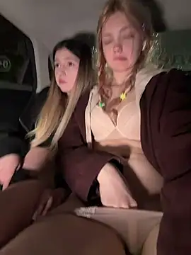 Elsawhere - Elsa panties on knees! FRIVER CAN NOTICE