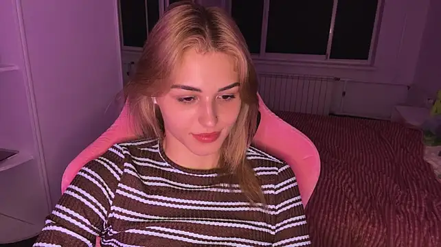 Neweva_ - Turn me around on the bed 😈