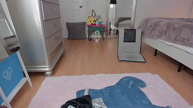 CandyCoatedNiceGirl - Ride Dildo Up Close + Squirt