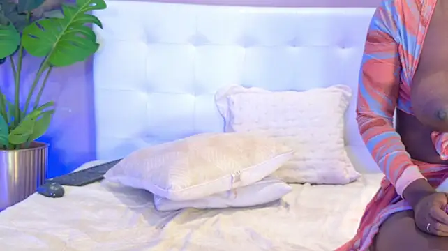 Daniellabrown - Rub Ur Dick Beetwen My Legs 🔥😏