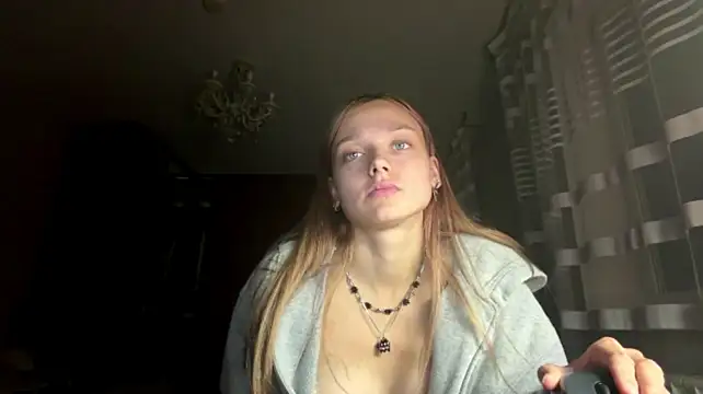 Romy_Grei - squeeze Tits 🍒