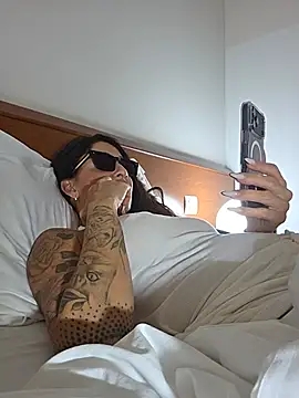 Sexy7883 - @tits Outside +3 min control best tipper