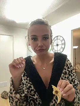 Summerblue_ - Boobs out 5 mins 🔥