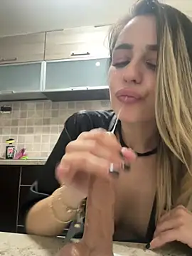 SelenaSweetie - Show boobs to a stranger