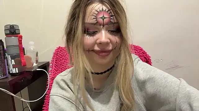 Miafruit - Flash boobs