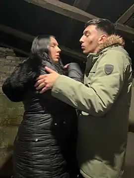 Hotamanda01 - Naked girl in public