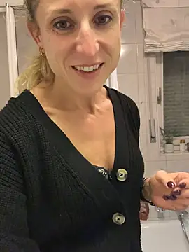 VivienneBlac - Squezze my Boobs 🍒