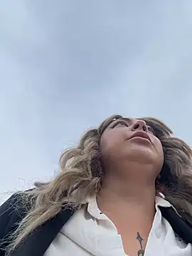 Bela-outdoor - Drooling tits + milk in public