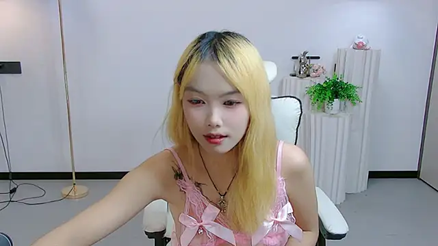 Sexy-girl-feifei - 小狗趴揉豆豆五分钟