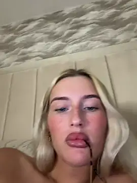 Blondetart69 - BEND OVER RUB ASSHOLE