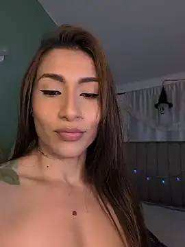 LatinaRoomies - FRENCH KISSES AND SQUIRTING