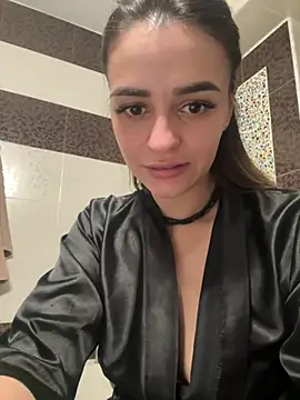 SelenaSweetie - Show boobs to a stranger