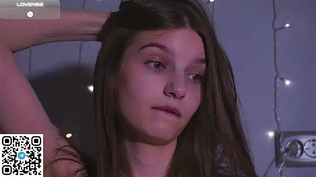 OpsiBoobsi - finger in my pussy