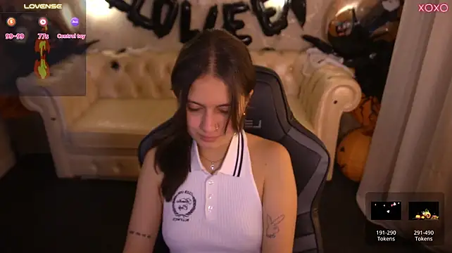 Talia_Blakwood - remove one item of clothing