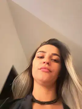 SelenaSweetie - Show boobs to a stranger