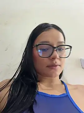 Lola_sweeet18 - Spanks ass