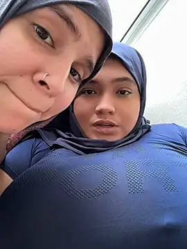 Sweetmuslim01 - Sofia naked, feeding Lucy 🥛🥵
