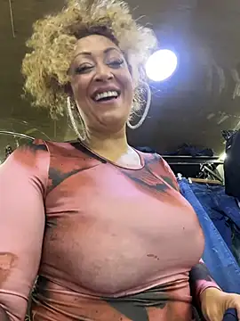 Katti_Barrera - Flash tits +oil 🥵😈