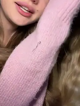 Kira_mia - KIRA TAKE OFF TOP& GIVE TO DRIVER😈