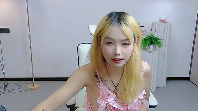 Sexy-girl-feifei - 小狗趴揉豆豆五分钟