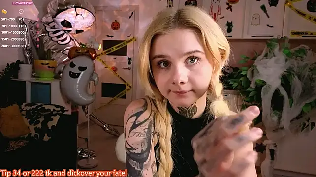 Britney_Lynch - pinching nipples