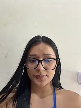 Lola_sweeet18 - Spanks ass