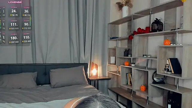 ClarissaMaheia - pinch my ass