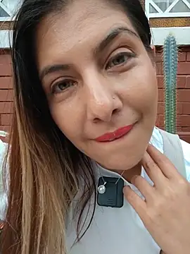 Scarlett_moore - Wet T-shirt and walk in public