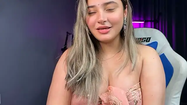 Demieliss - ''''shower some love'''''🦋 🎀