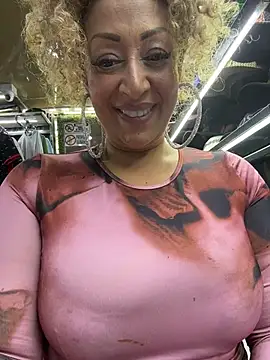 Katti_Barrera - Spank ass+ flash pussy 😈🥵