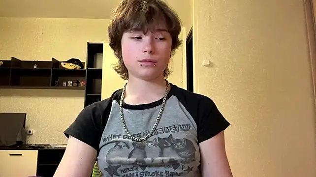 Nellyts - something secret involving a vibrator