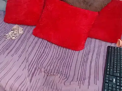 Emilyxrosse - I put 5 fingers in my ass 👅🍑