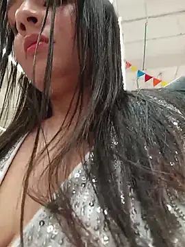 Julieth_hot-69 - Topless in the store 😈🍒