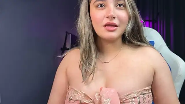Demieliss - ''''shower some love'''''🦋 🎀