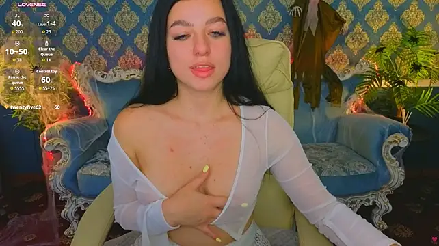 KitnissKiss - naked 10 minutes