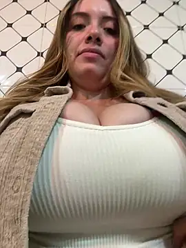 Valery_mora - Out boobs in the store public