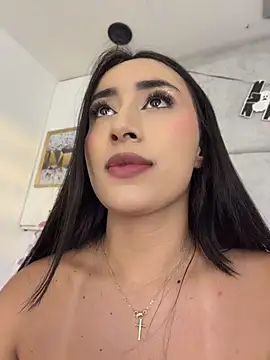 IvonneOwen - Pussy spread and clit play close up