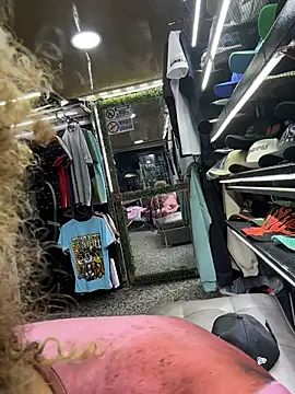 Katti_Barrera - Spank ass+ flash pussy 😈🥵